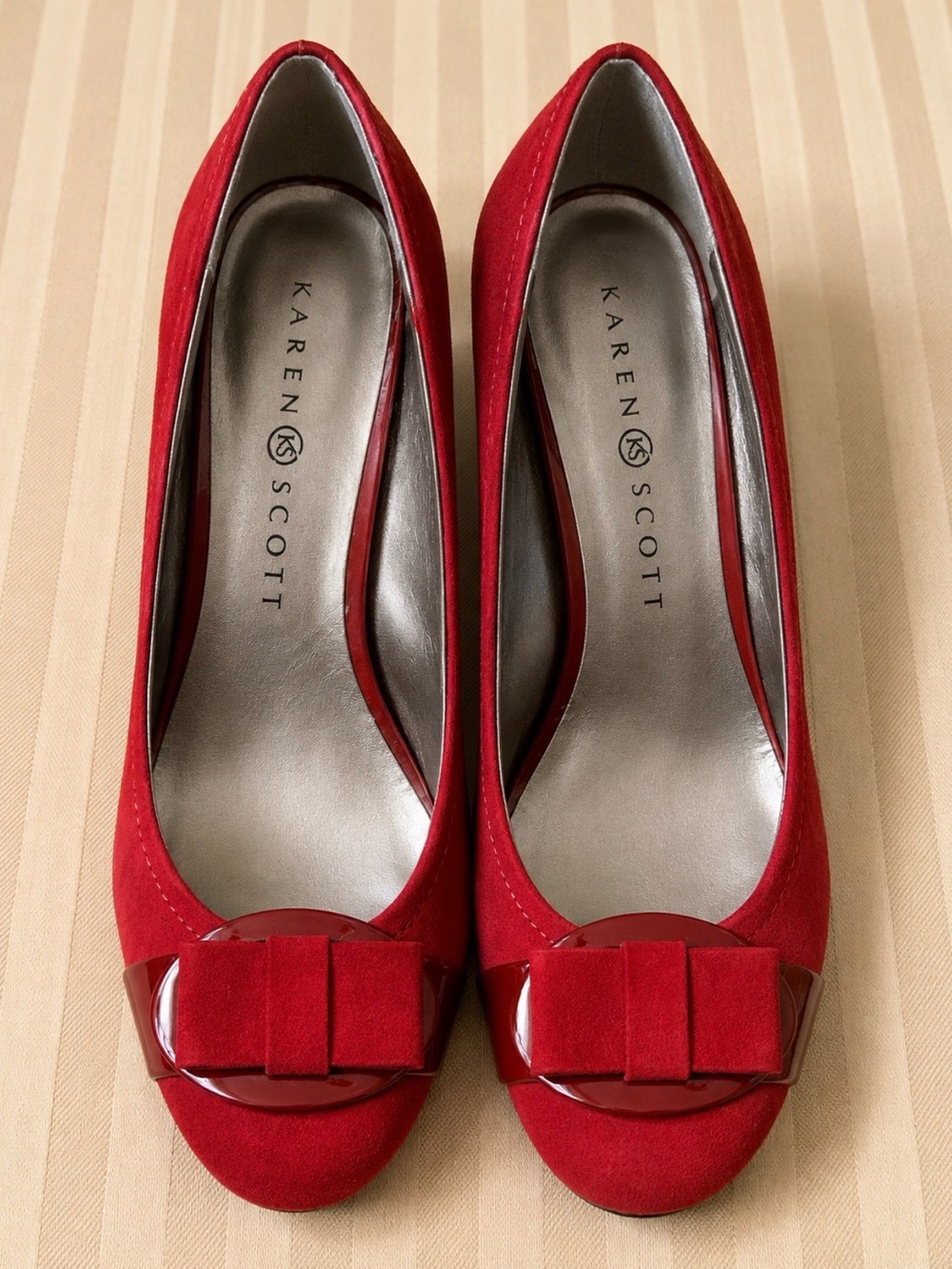 Karen Scott deep Red wine Suede, button/bow Dress Pumps